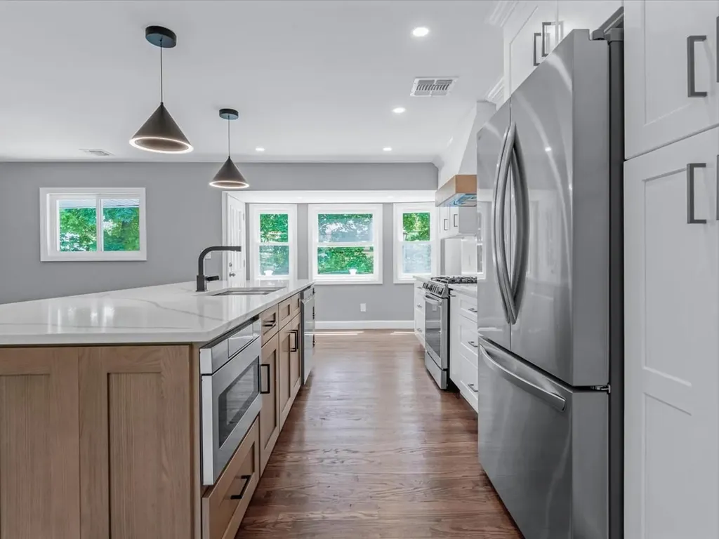 7 Pal Way Plainview NY 11803