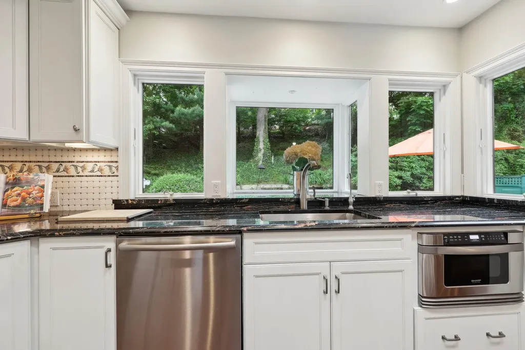 56 Rolling Way New Rochelle NY 10804