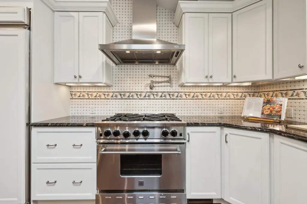 56 Rolling Way New Rochelle NY 10804