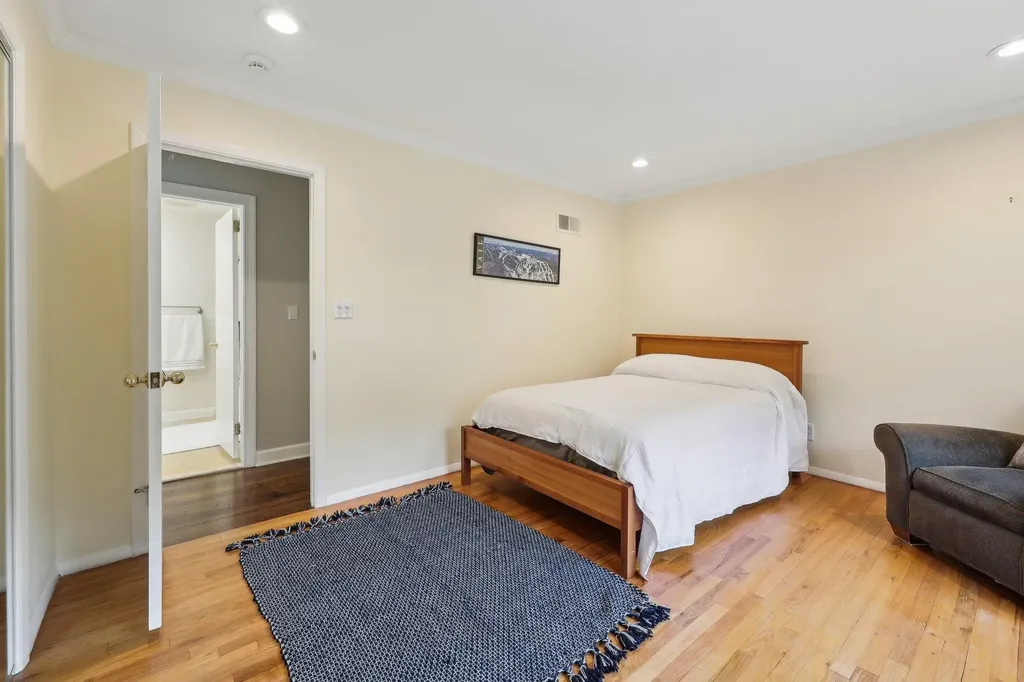 56 Rolling Way New Rochelle NY 10804