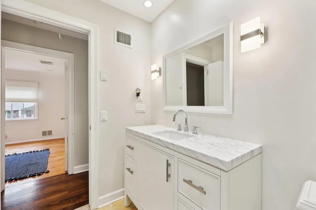 56 Rolling Way New Rochelle NY 10804