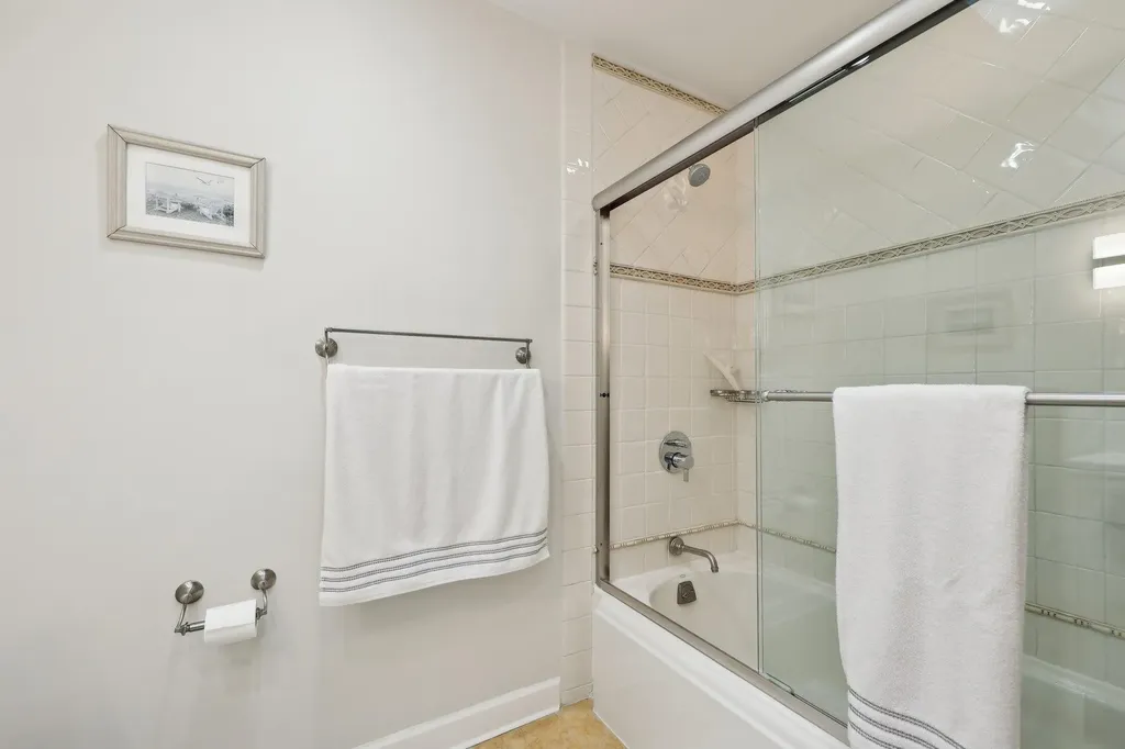56 Rolling Way New Rochelle NY 10804