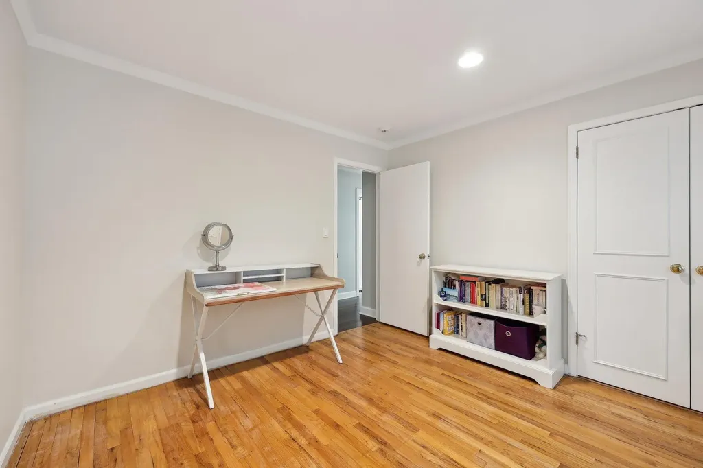 56 Rolling Way New Rochelle NY 10804
