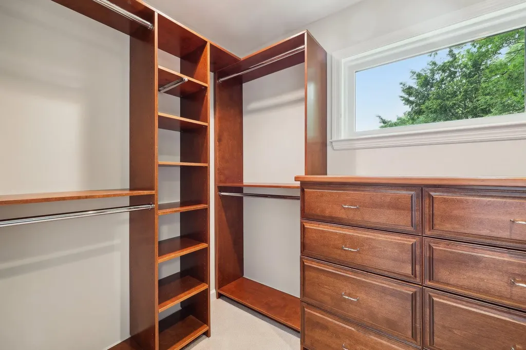 56 Rolling Way New Rochelle NY 10804