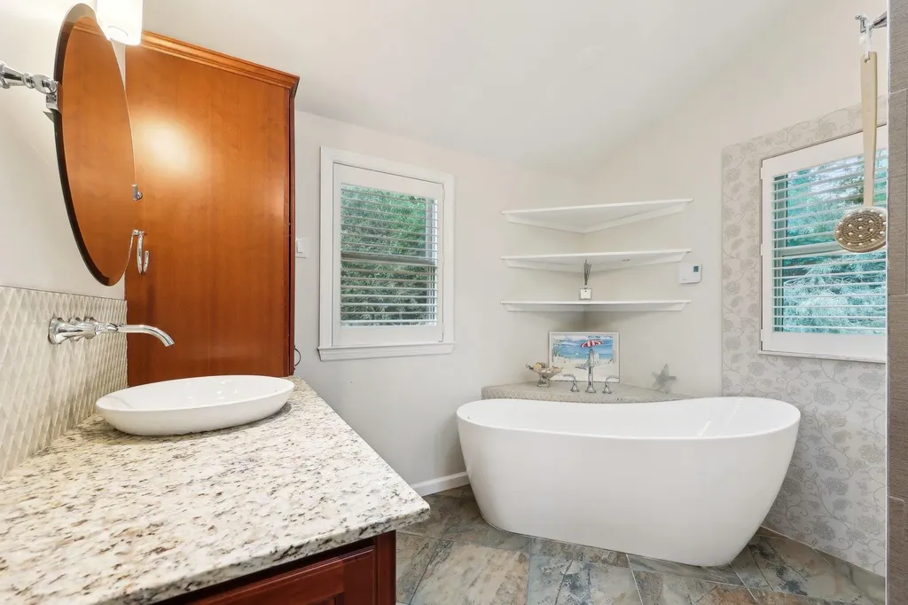 56 Rolling Way New Rochelle NY 10804