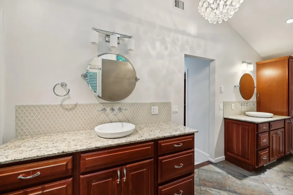 56 Rolling Way New Rochelle NY 10804