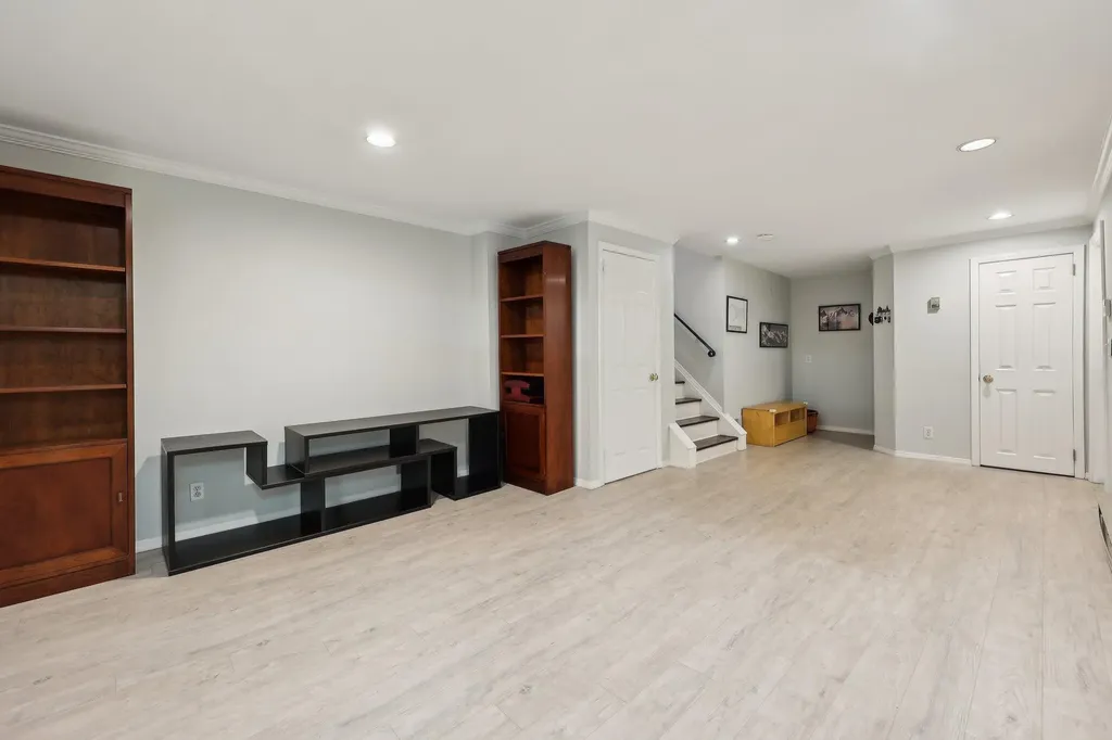 56 Rolling Way New Rochelle NY 10804