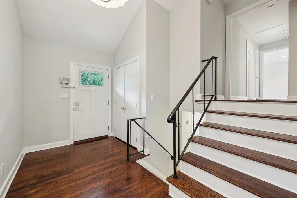 56 Rolling Way New Rochelle NY 10804