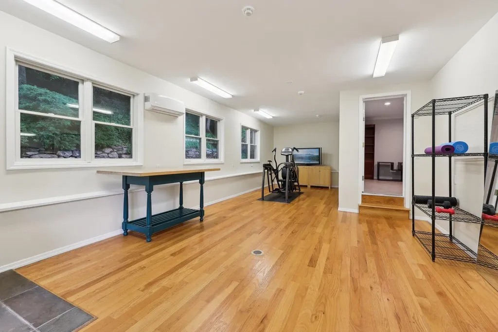56 Rolling Way New Rochelle NY 10804