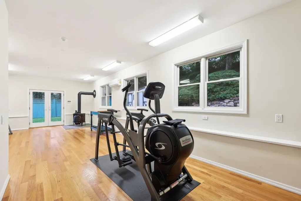 56 Rolling Way New Rochelle NY 10804