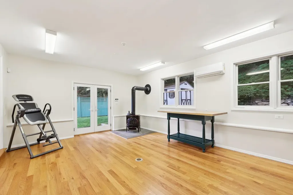 56 Rolling Way New Rochelle NY 10804