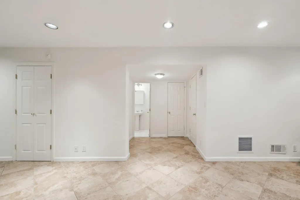 56 Rolling Way New Rochelle NY 10804