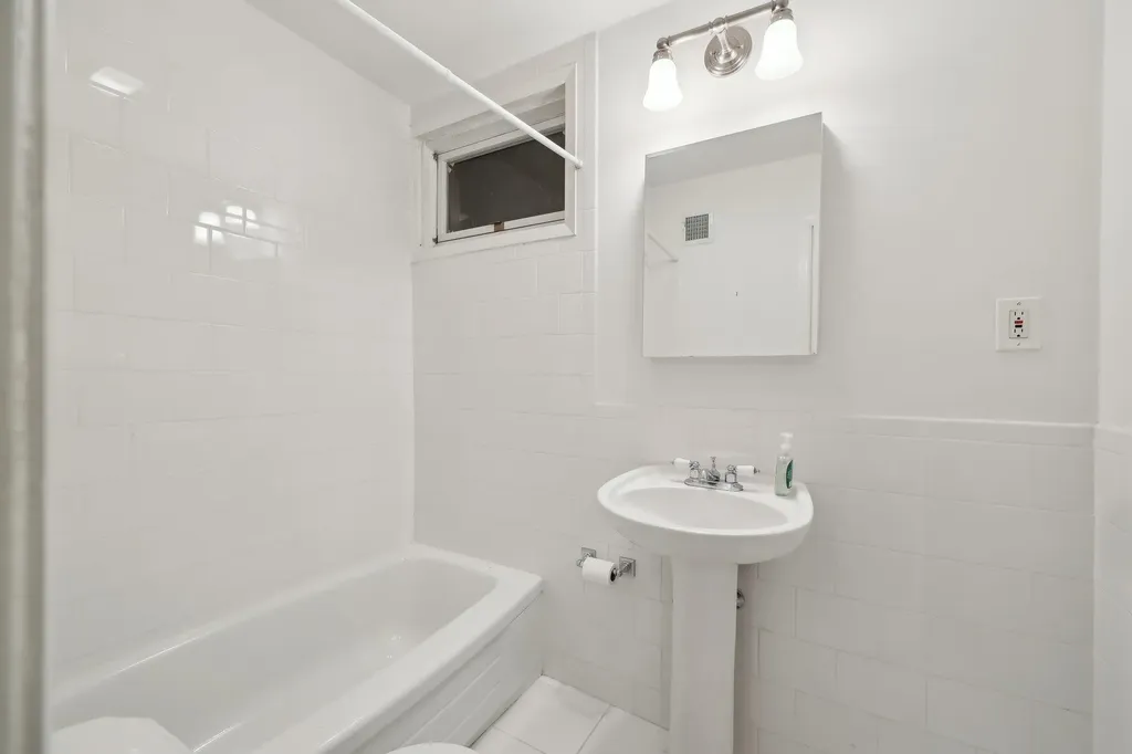 56 Rolling Way New Rochelle NY 10804