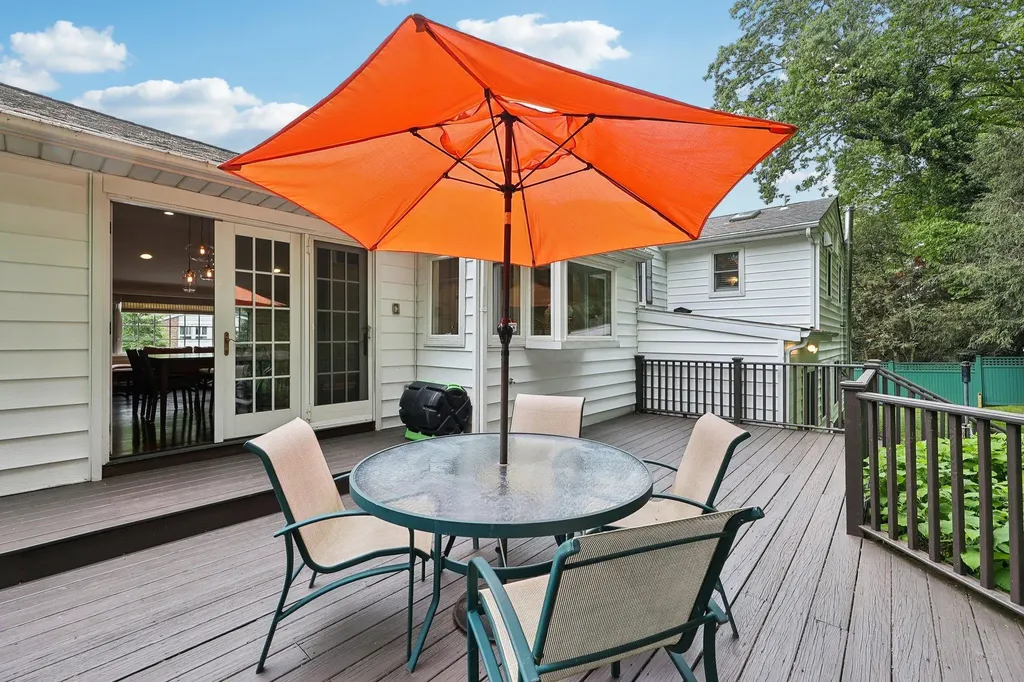 56 Rolling Way New Rochelle NY 10804