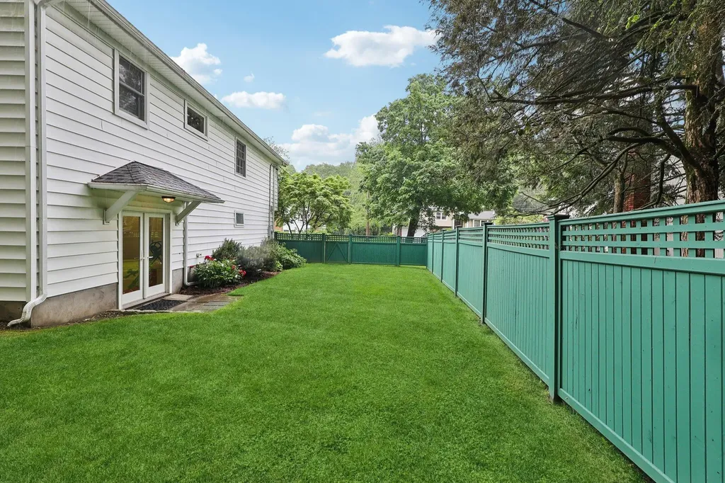 56 Rolling Way New Rochelle NY 10804