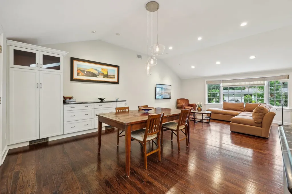 56 Rolling Way New Rochelle NY 10804