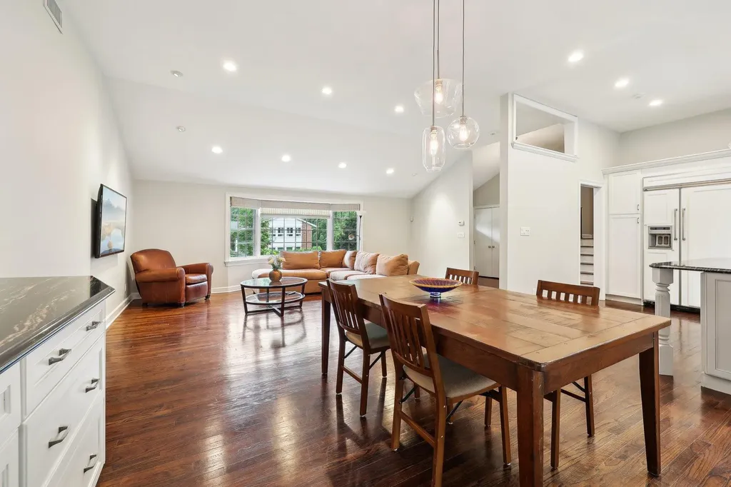 56 Rolling Way New Rochelle NY 10804