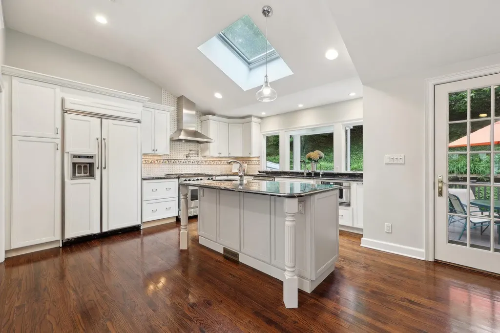 56 Rolling Way New Rochelle NY 10804