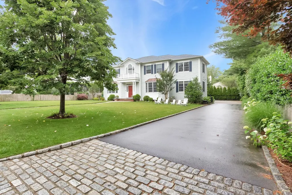 11 Plandome Drive Manhasset NY 11030