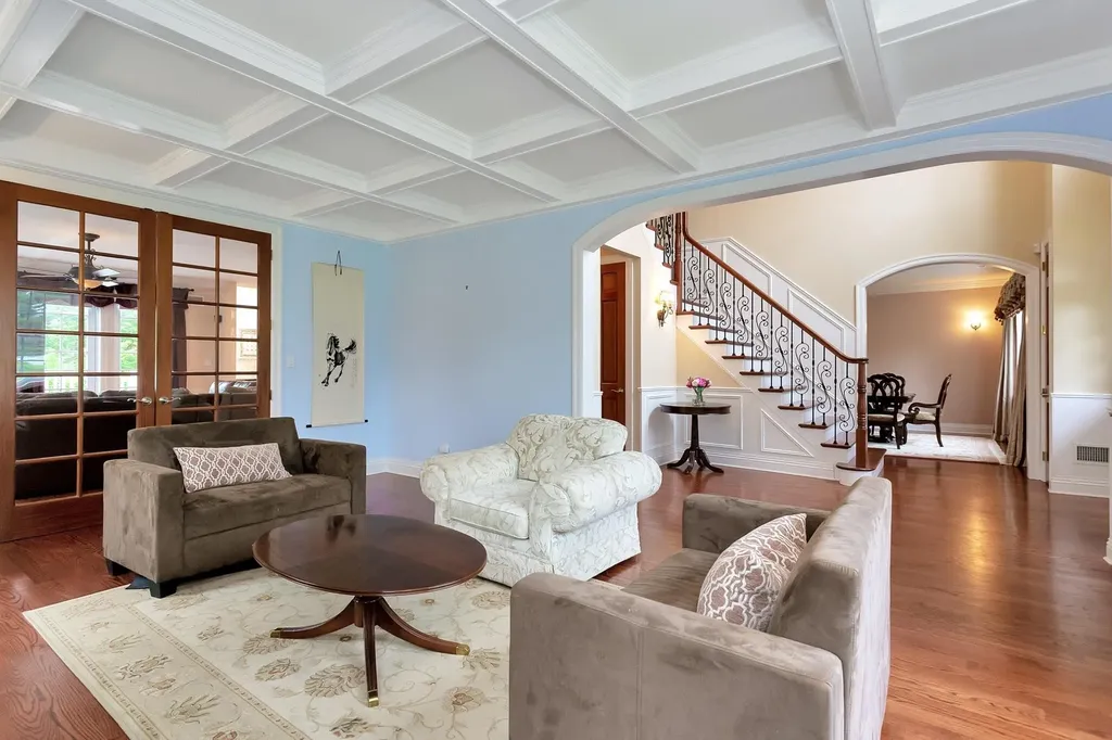 11 Plandome Drive Manhasset NY 11030