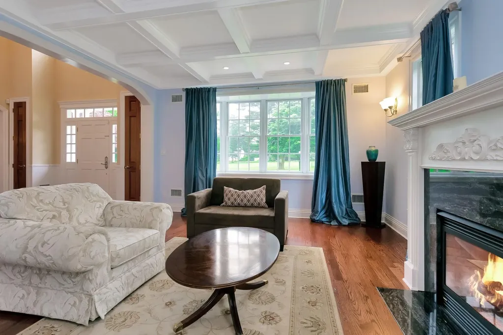 11 Plandome Drive Manhasset NY 11030