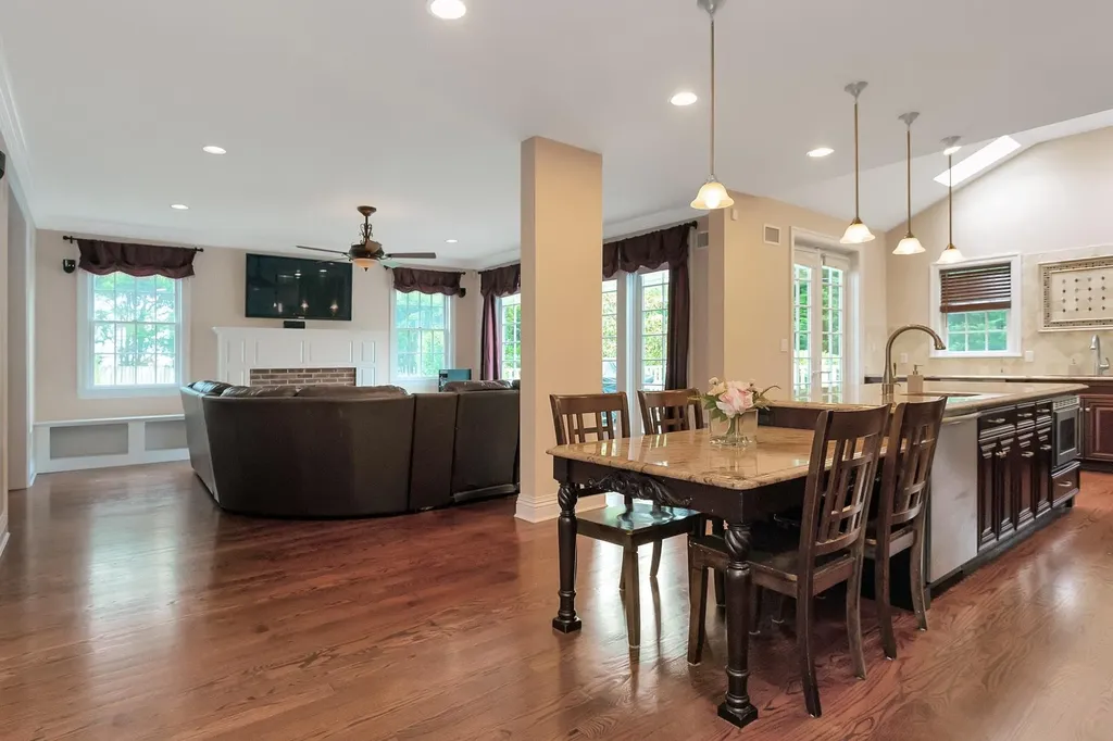 11 Plandome Drive Manhasset NY 11030