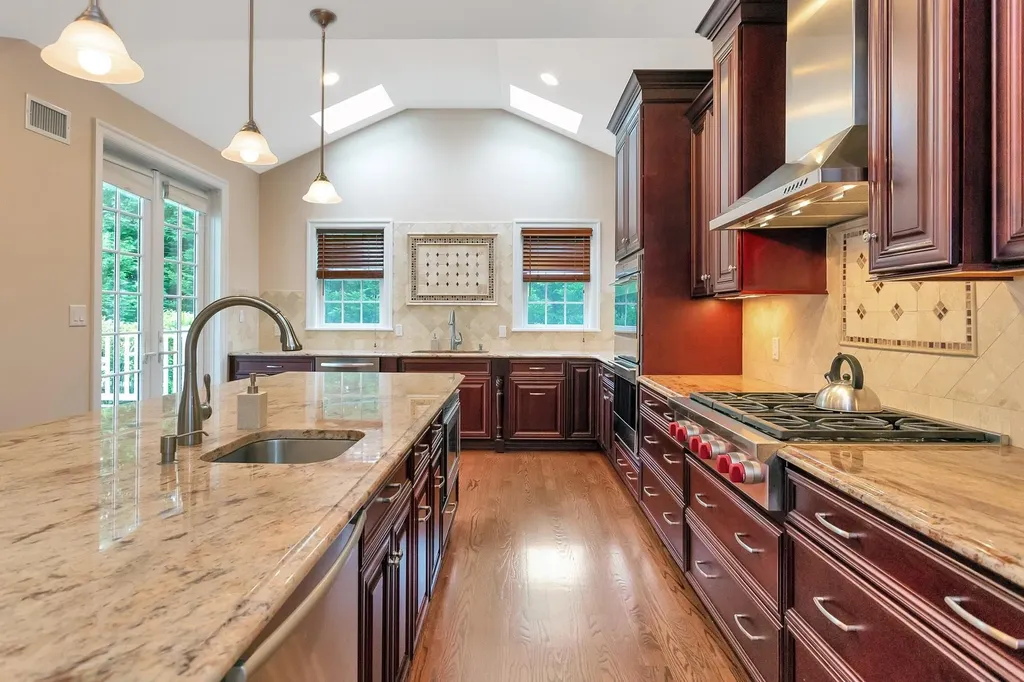11 Plandome Drive Manhasset NY 11030