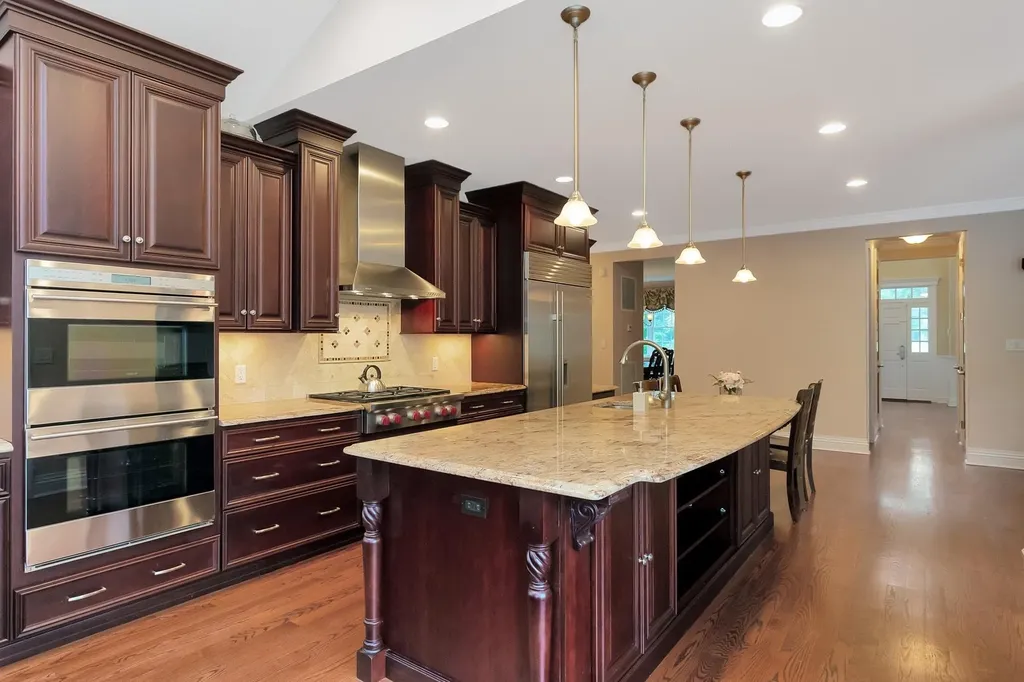 11 Plandome Drive Manhasset NY 11030