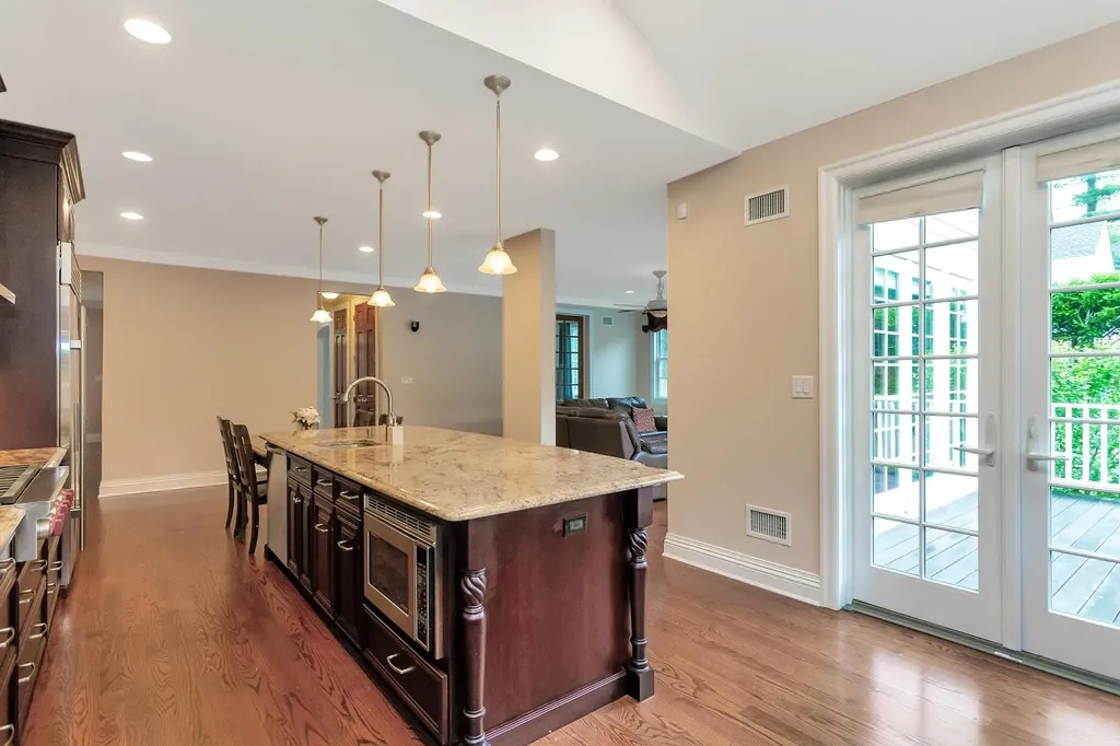 11 Plandome Drive Manhasset NY 11030