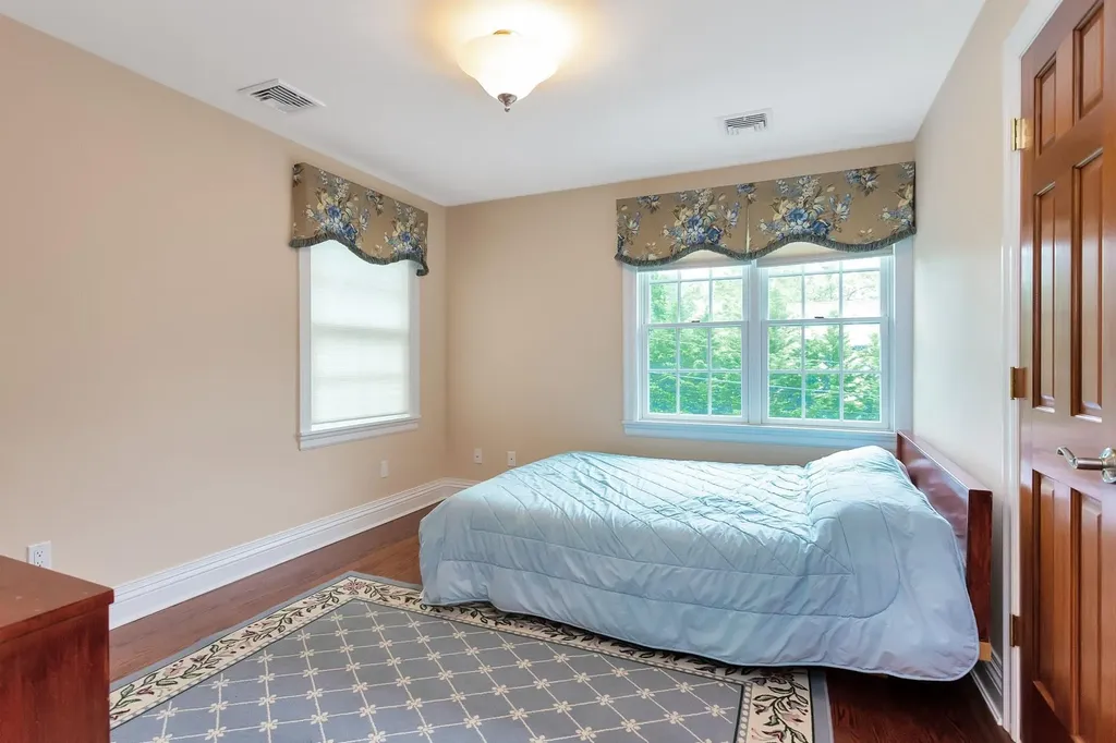 11 Plandome Drive Manhasset NY 11030