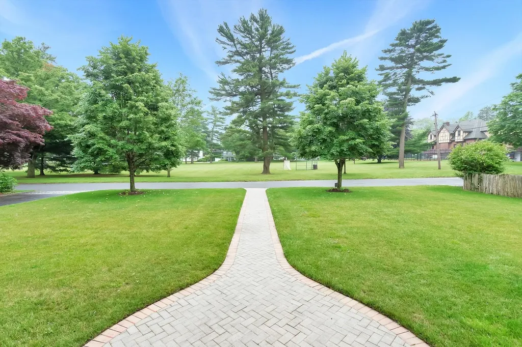 11 Plandome Drive Manhasset NY 11030