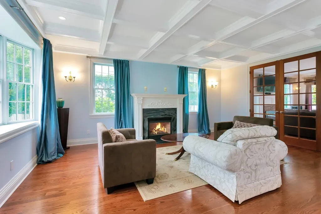 11 Plandome Drive Manhasset NY 11030