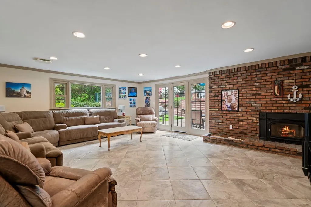 19 Skyline Drive Huntington NY 11743