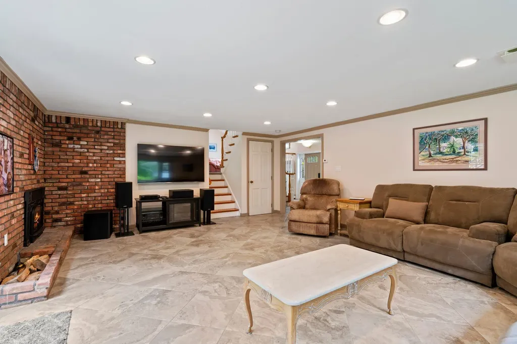 19 Skyline Drive Huntington NY 11743