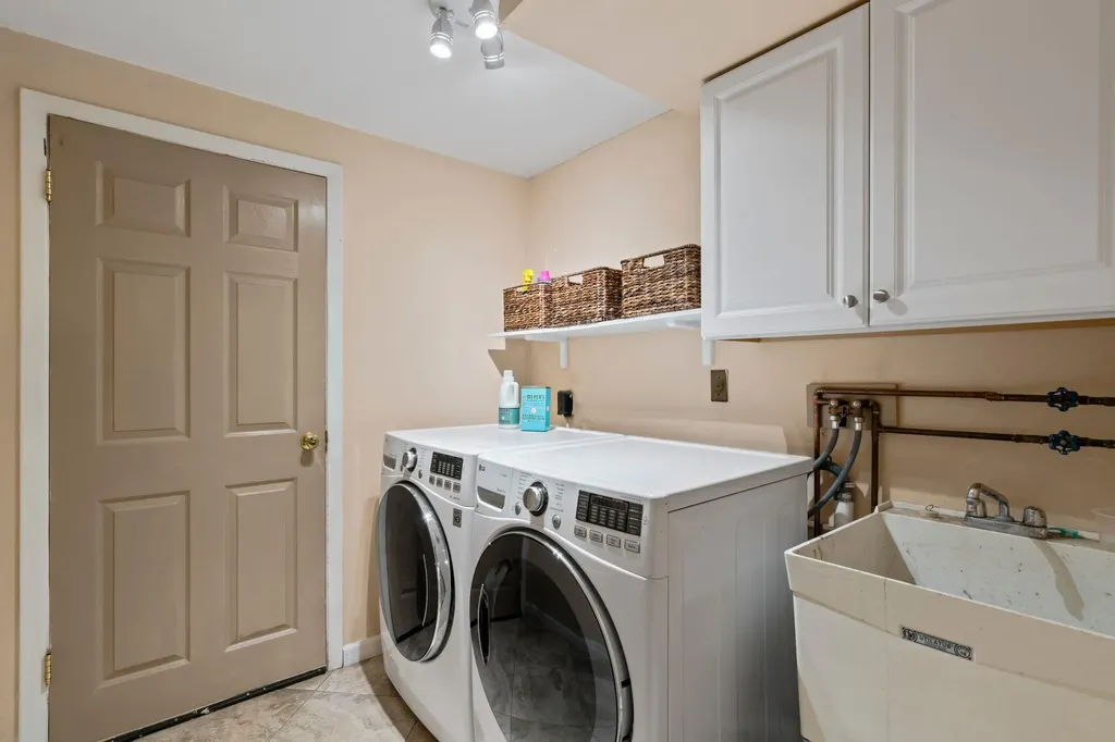19 Skyline Drive Huntington NY 11743