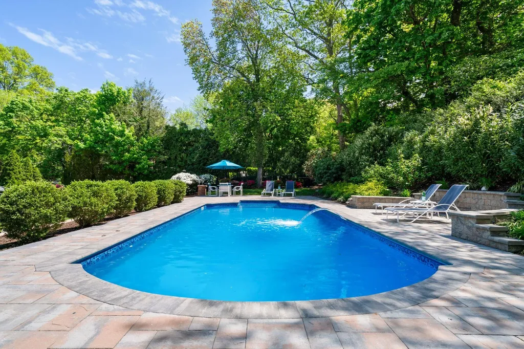 19 Skyline Drive Huntington NY 11743