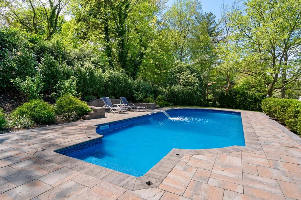 19 Skyline Drive Huntington NY 11743