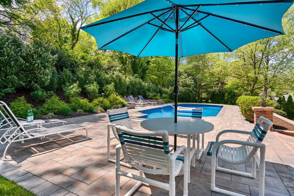 19 Skyline Drive Huntington NY 11743
