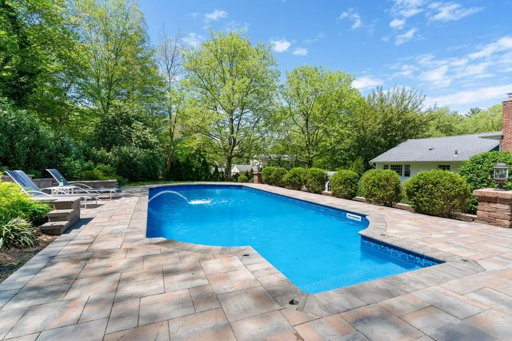 19 Skyline Drive Huntington NY 11743