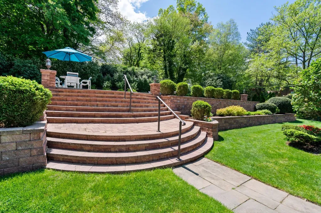 19 Skyline Drive Huntington NY 11743