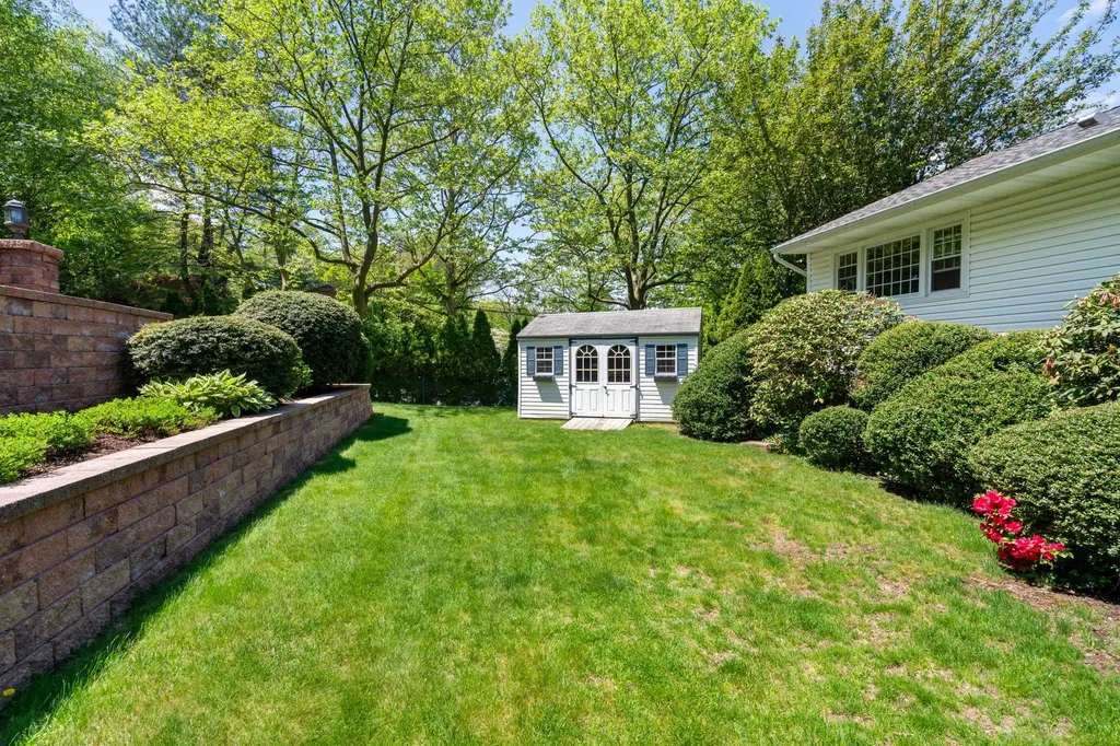 19 Skyline Drive Huntington NY 11743