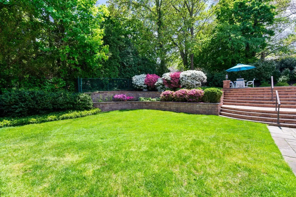 19 Skyline Drive Huntington NY 11743