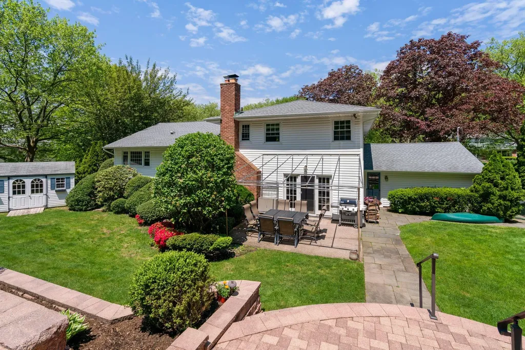 19 Skyline Drive Huntington NY 11743