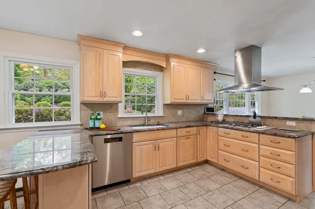 19 Skyline Drive Huntington NY 11743