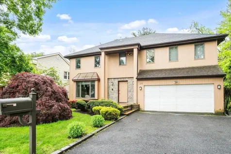 29 Sunset Road S Albertson NY 11507