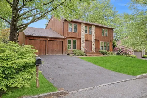 16 Quincy Lane White Plains NY 10605