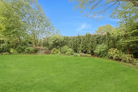 16 Quincy Lane White Plains NY 10605