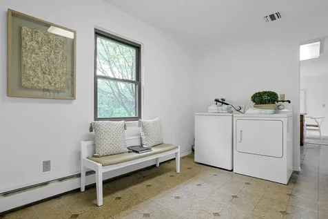 16 Quincy Lane White Plains NY 10605