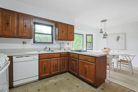 16 Quincy Lane White Plains NY 10605