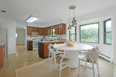 16 Quincy Lane White Plains NY 10605